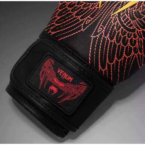 Боксерские перчатки Venum Quetzal Fury